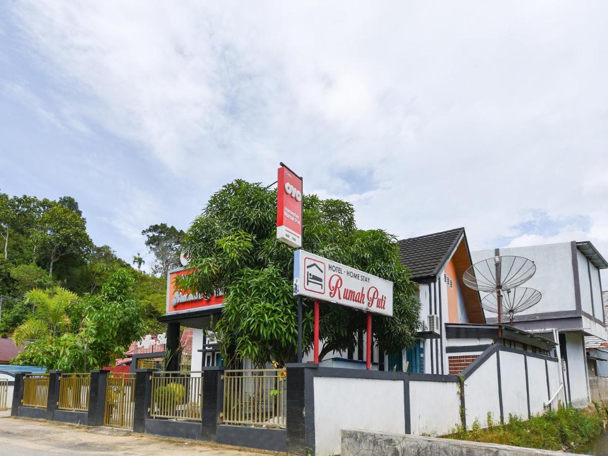Oyo 1074 Homestay Rumah Puti Painan Eksteriør bilde